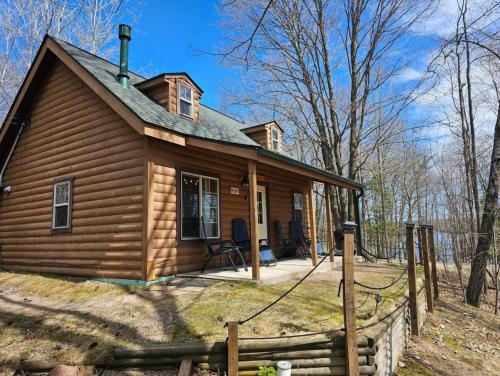Cozy Hayward Moose Lake Getaway - image 5