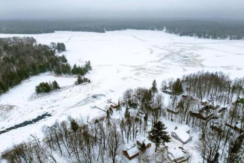 Cozy Hayward Moose Lake Getaway - image 7