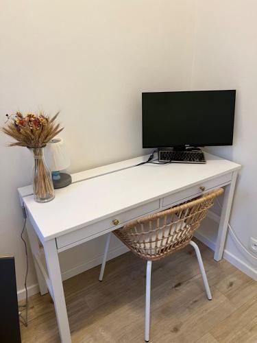 Stylish 1 bedroom plus office at amazing location, Prague (photo 9)