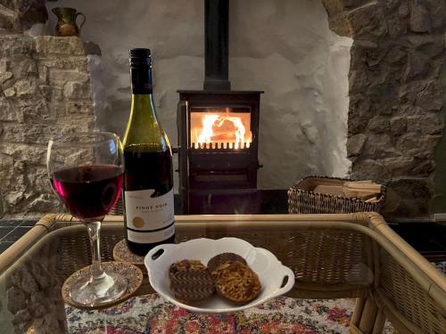 Pass the Keys Quintessential English Cottage for 8 & Pets