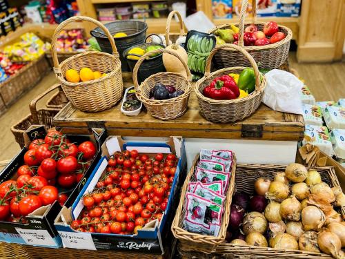 Pass the Keys Quintessential English Cottage for 8 & Pets