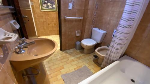 Double Room with Private Bathroom image 9