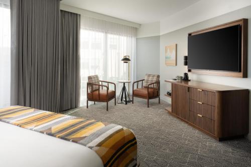 Tower Corner King Studio Suite room in Asher Adams Autograph Collection