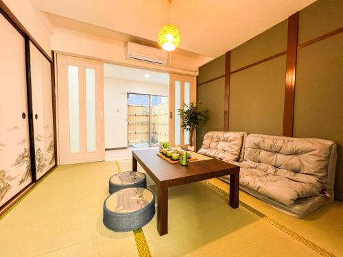 An-shao-ya安嶼屋 8minutes walk to JR Teradacho Loop Line Station 13minutes walk to Tennoji Mall