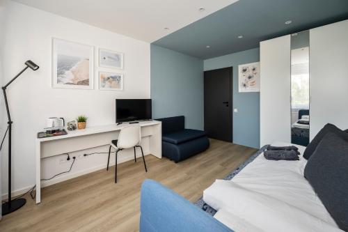 1 twin bed, 1 sofa bed