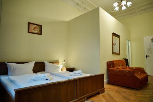 Standard Triple Room image 8