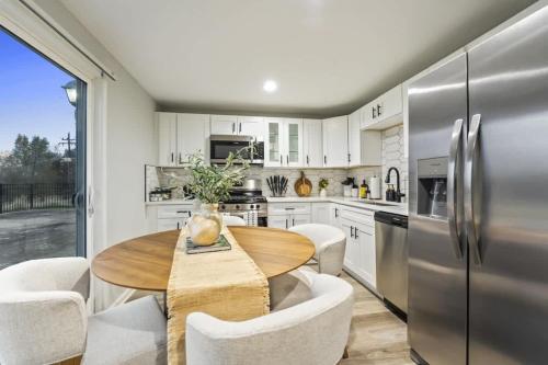 Your Unique Stay by the Tracks by LCP Collection in Oswego (IL)