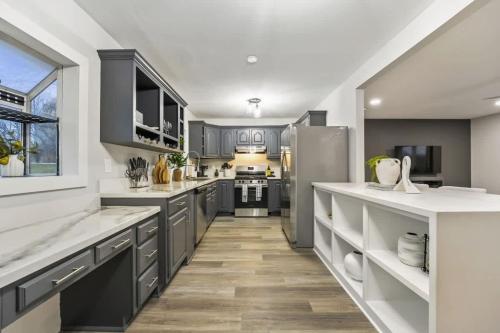 Your Unique Stay by the Tracks by LCP Collection in Oswego (IL)