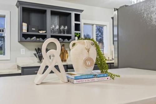 Your Unique Stay by the Tracks by LCP Collection in Oswego (IL)