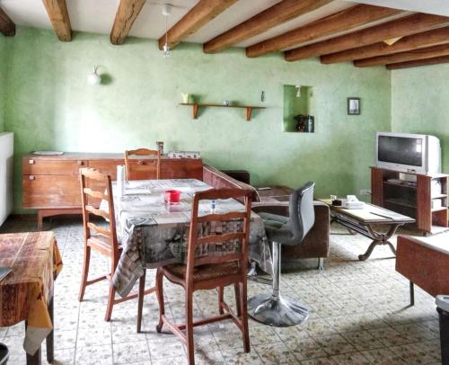 Maison pittoresque à Échalot avec jardin clôturé gîte à louer Léry