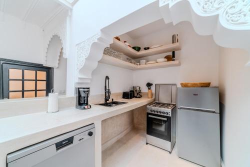 Riad Ines 10mn to Place with Breakfast - image 8