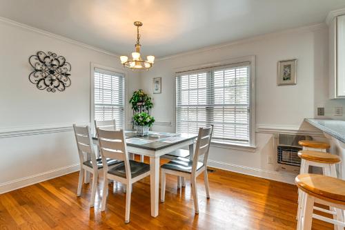 9 Mi to Dtwn Greenville Home with Screened Patio! in Wilson Acres