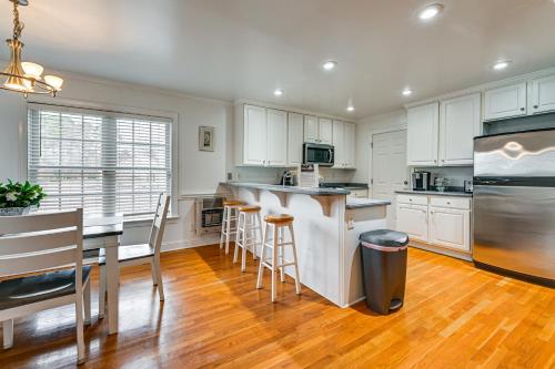 9 Mi to Dtwn Greenville Home with Screened Patio! in Wilson Acres