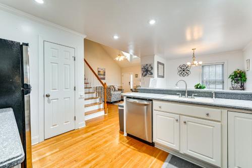 9 Mi to Dtwn Greenville Home with Screened Patio! in Wilson Acres