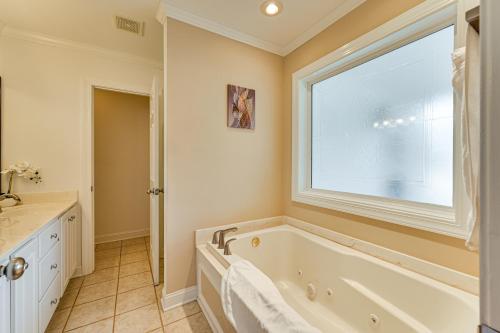 9 Mi to Dtwn Greenville Home with Screened Patio! in Wilson Acres