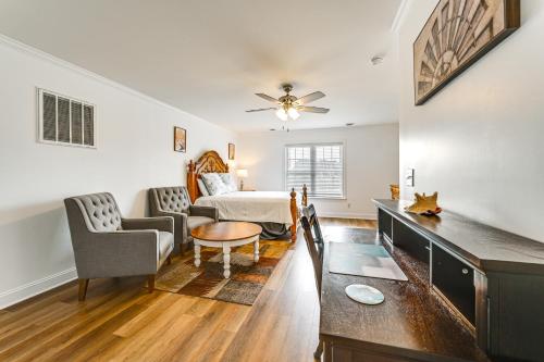 9 Mi to Dtwn Greenville Home with Screened Patio! in Wilson Acres