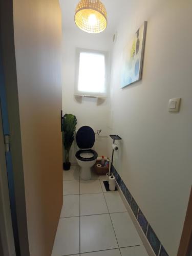 Bathroom, Grand T2 avec terrasse in Les Olives