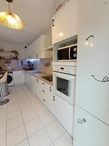 Kitchen, Grand T2 avec terrasse in Les Olives