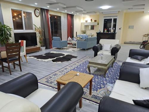Al Khatem Al Qadeem Farms Majlis Style Accommodation Stay with BBQ Facilities in Bid' Hamamah