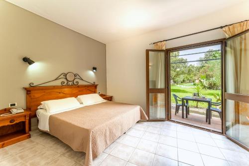 Hotel with swimming pool in Arborea just 650 meters from the sea in Arborea