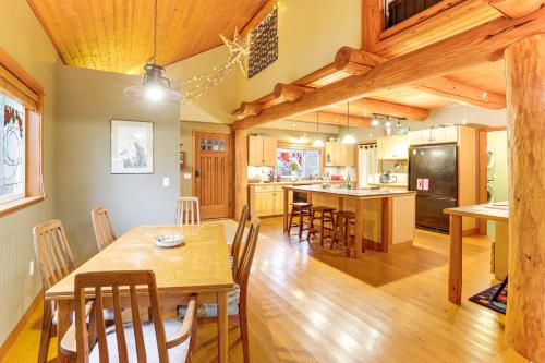 11 Mi to Olympic NP Port Angeles Retreat with Deck in 安吉利斯港