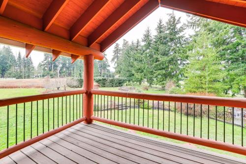 11 Mi to Olympic NP Port Angeles Retreat with Deck in 安吉利斯港