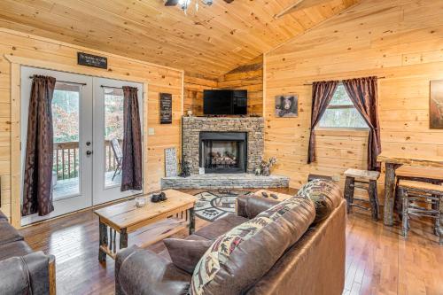 Deck w/ Forest Views! Cabin 4 Mi to Cherokee Lake, Murphy