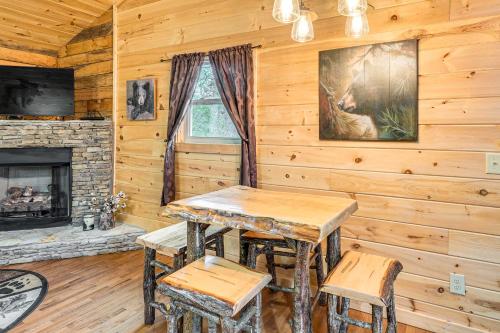 Deck w/ Forest Views! Cabin 4 Mi to Cherokee Lake, Murphy (fotografie 5)