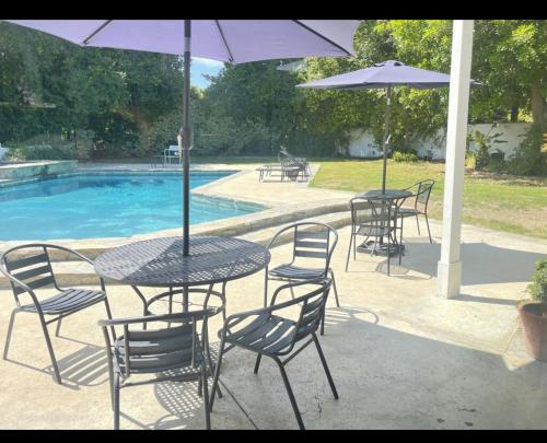 Beautiful 4BD and 3BA Pool Jacuzzi Vacation Home, Los Angeles (photo 4)