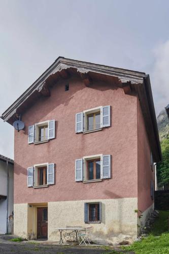 Waterfall House - retreat, swim, bike, hike and ski gîte à louer Borghetto