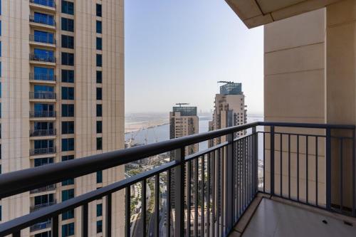 Harbour Views Tower l High Floor l Next to Park l Fits 2, Dubaï (photo 2)