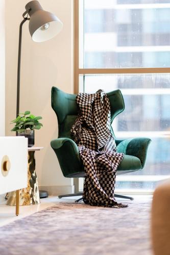 Stylish and roomy 1BR Marina View Fits 3, Дубай (фото 3)