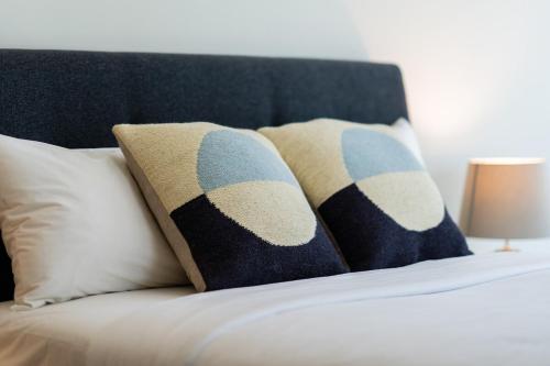 Stylish and roomy 1BR Marina View Fits 3, Дубай (фото 10)