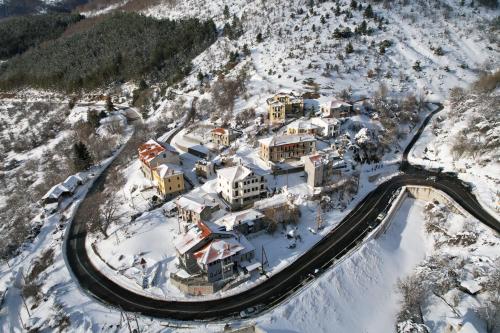 “White Mountain”, Pisoderi in Pisoderi