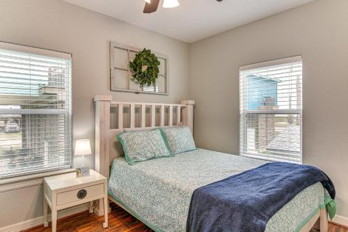 Gulf Coast Retreat with Deck Walk to Surfside Beach - image 9