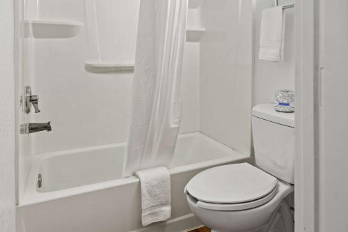 Deluxe Queen Room with Two Queen Beds