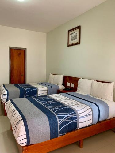 2 twin beds