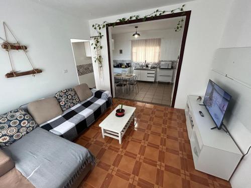 Casa Central Espaçosa Com Bela Vista Para o Mar