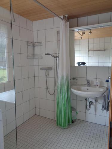 Fürdőszoba, Ferienwohnung Berktold in Bizau