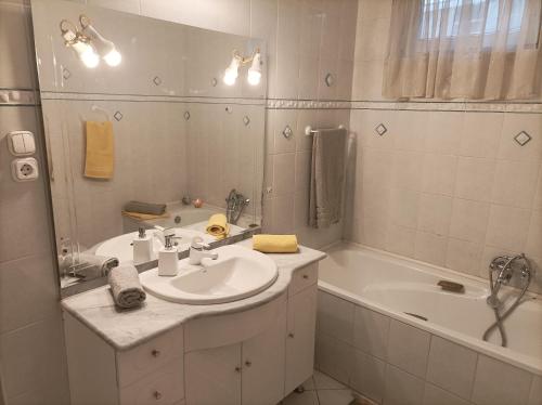 Főnix Apartmanház - image 3