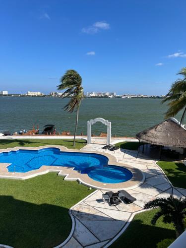 Penthouse frente a la Laguna in Cancún, Mexico