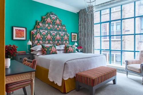 Superior King Room image 3