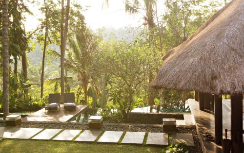 Kayumanis Ubud Private Villas & Spa Kayumanis Ubud Private Villas & Spa is a popular choice amongst travelers in Bali, whether exploring or just passing through. The property features a wide range of facilities to make your stay a pleas