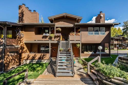 Spacious 3-Bed Condo Near Vail & BC in Avon, USA