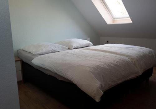 2 twin beds