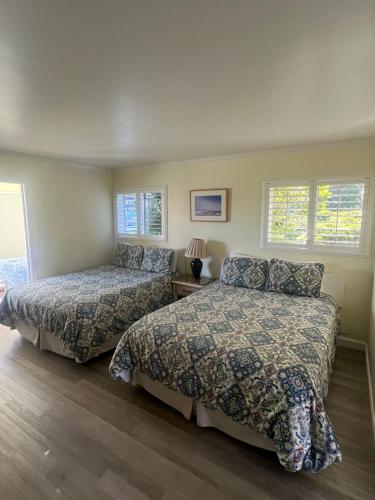 2 queen beds, 1 double bed