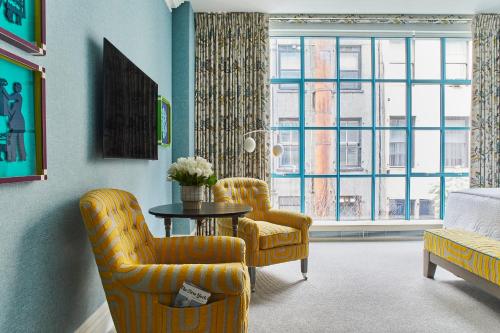 Luxury King Room image 4
