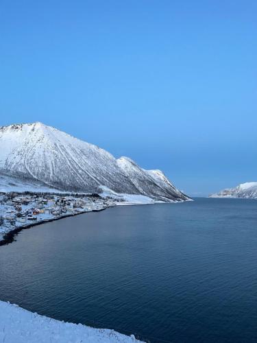 The View of the Senja mountains in Fjordgard
