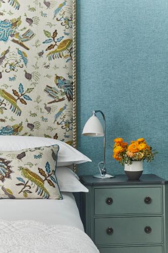 Luxury King Room image 3