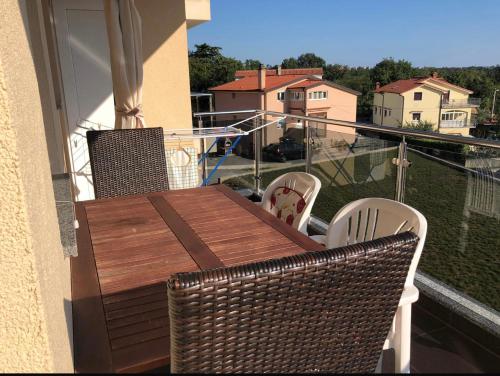 Mira Apartment in Sroki